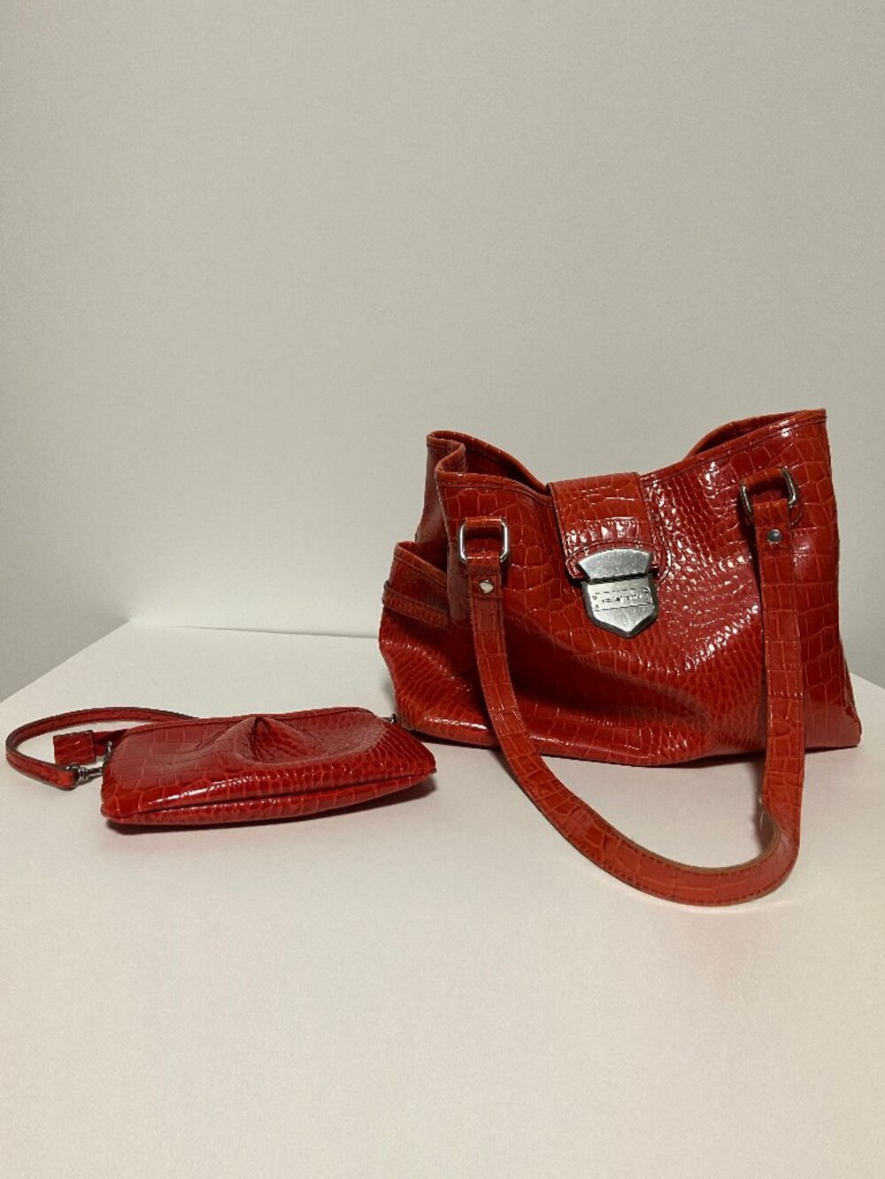 Liz Claiborne Red Faux Crocodile Purse With Matching Coin Purse/Wristlet